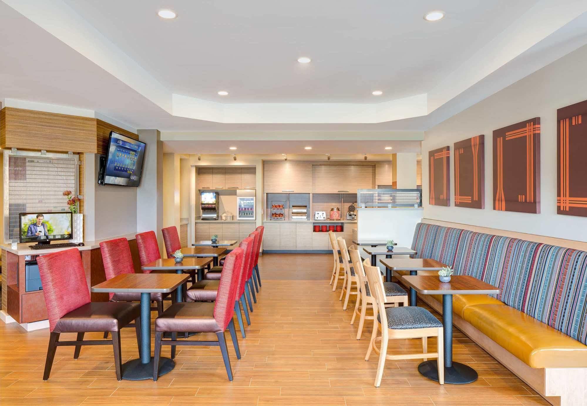 Towneplace Suites By Marriott Parkersburg Bagian luar foto